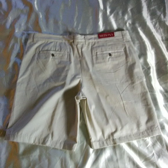 NWT New Men's khaki flat front shorts - Picture 3 of 4